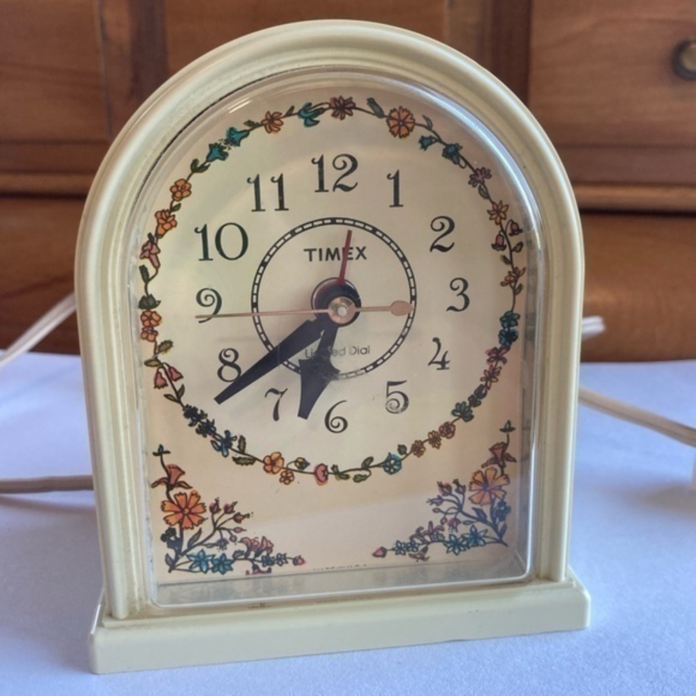 ⏰Clock⏰WORKS!⏰TIMEX COTTAGECORE VNTG ALARM CLOCK FLOWERS doesn’t light up
